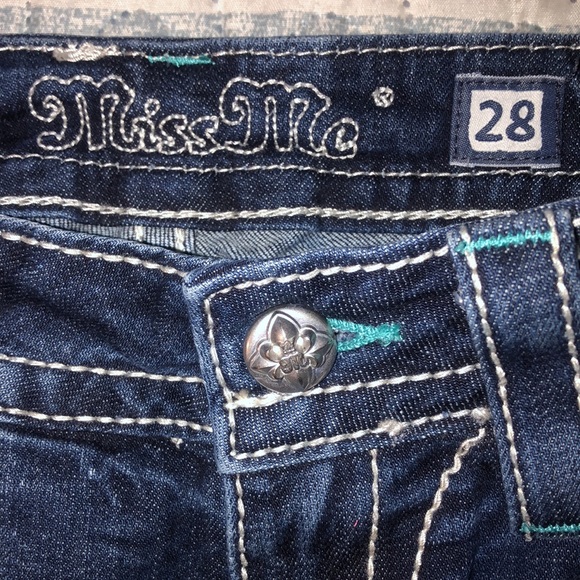 Miss Me Jean Signature Mid-Shorts - Picture 7 of 13